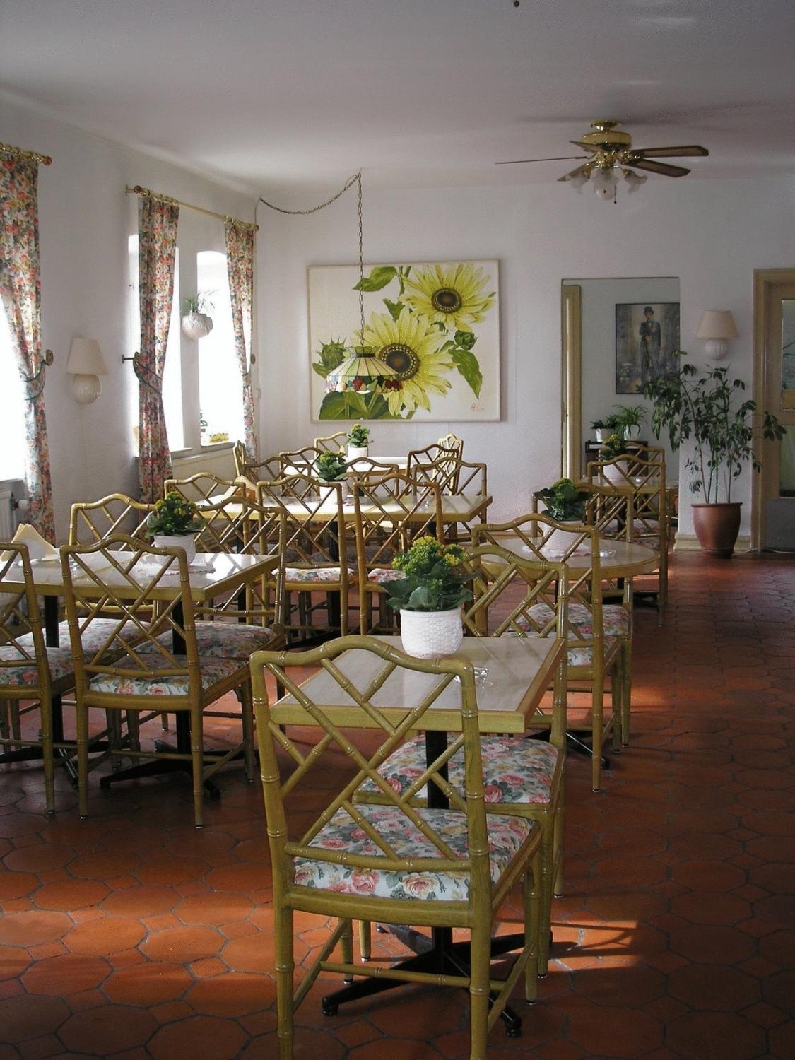 Hotel Chaplin แลนด์สครูนา ภายนอก รูปภาพ