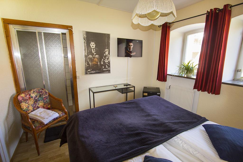 Hotel Chaplin แลนด์สครูนา ภายนอก รูปภาพ